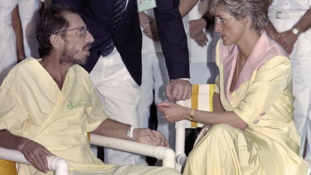Momen Menyentuh Pada Saat Putri Diana Mengikuti Forum Sosial1